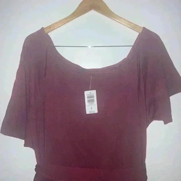 TORRID OFF SHOULDER T-SHIRT DRESS FRENCH TERRY BURGUNDY DIP DYE - Picture 4 of 11